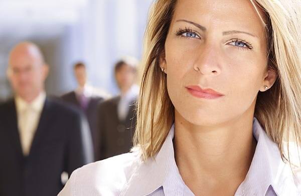 Женщина уверенная в себе