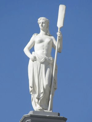 Женщина с веслом